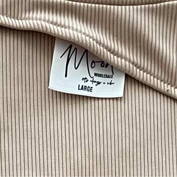 Beige cut out crop top - Picture 4 of 4